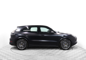 Подержанный автомобиль Porsche Cayenne 2021 года (4 фото)