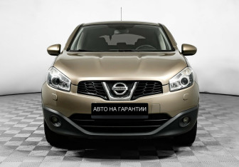 Подержанный автомобиль Nissan Qashqai 2013 года (2 фото)