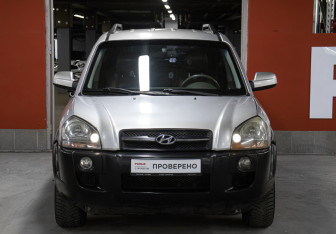 Подержанный автомобиль Hyundai Tucson 2005 года (2 фото)
