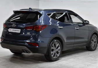 Подержанный автомобиль Hyundai Santa Fe 2017 года (5 фото)