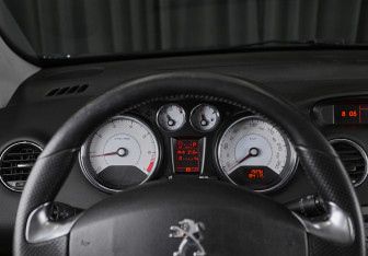 Подержанный автомобиль Peugeot 308 Hatchback 2011 года (10 фото)