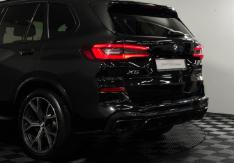 Подержанный автомобиль BMW X5 2021 года (21 фото)
