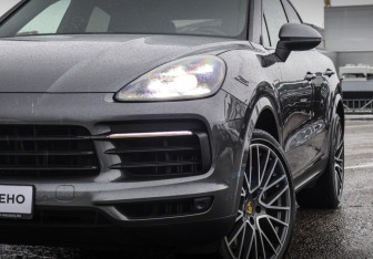 Подержанный автомобиль Porsche Cayenne 2020 года (2 фото)
