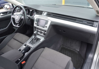 Подержанный автомобиль Volkswagen Passat Sedan 2017 года (11 фото)