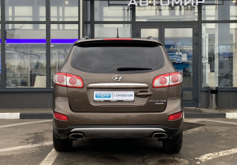 Подержанный автомобиль Hyundai Santa Fe 2012 года (6 фото)