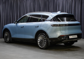 Подержанный автомобиль Voyah Free 2023 года (7 фото)