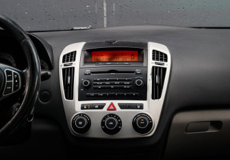 Подержанный автомобиль Kia Ceed Hatchback 2009 года (10 фото)