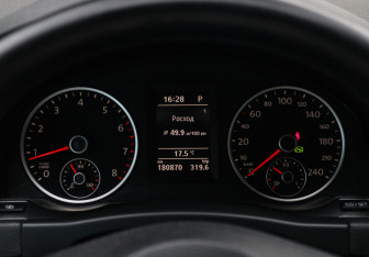 Подержанный автомобиль Volkswagen Tiguan 2011 года (14 фото)