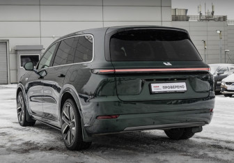 Подержанный автомобиль LiXiang L9 2023 года (8 фото)