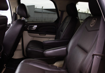 Подержанный автомобиль Cadillac Escalade Suv 2010 года (11 фото)