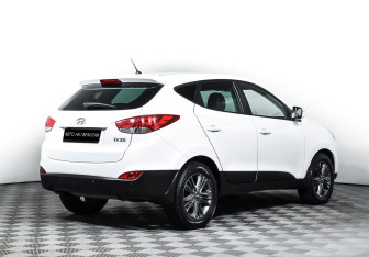 Подержанный автомобиль Hyundai ix35 2015 года (5 фото)
