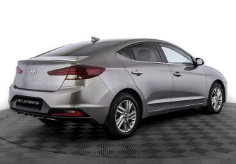 Подержанный автомобиль Hyundai Elantra Sedan 2020 года (5 фото)