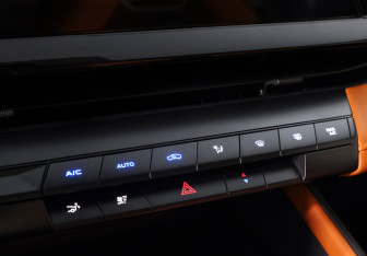 Подержанный автомобиль Changan UNI-V 2023 года (22 фото)