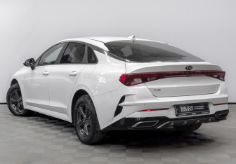 Подержанный автомобиль Kia K5 2021 года (7 фото)