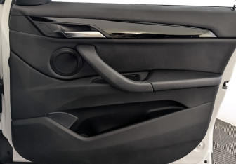 Подержанный автомобиль BMW X1 2018 года (25 фото)