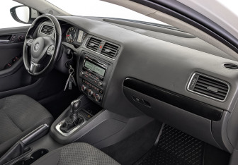 Подержанный автомобиль Volkswagen Jetta Sedan 2013 года (13 фото)