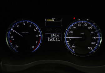 Подержанный автомобиль Subaru Levorg 2015 года (21 фото)