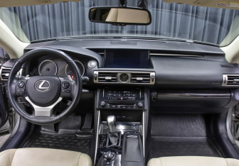 Подержанный автомобиль Lexus IS Sedan 2013 года (14 фото)