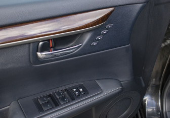 Подержанный автомобиль Lexus ES 2013 года (21 фото)