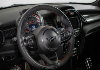 Подержанный автомобиль MINI Hatch 2020 года (13 фото)