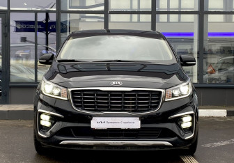 Подержанный автомобиль Kia Carnival 2019 года (2 фото)