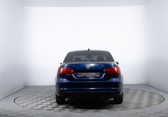 Подержанный автомобиль Volkswagen Jetta Sedan 2012 года (6 фото)