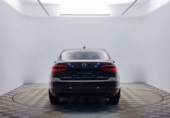 Подержанный автомобиль Volkswagen Jetta Sedan 2015 года (6 фото)