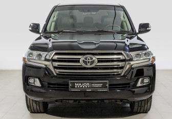 Подержанный автомобиль Toyota Land Cruiser Suv 2015 года (2 фото)