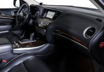 Подержанный автомобиль Infiniti QX60 2016 года (11 фото)