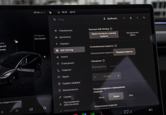 Подержанный автомобиль Tesla Model 3 2025 года (16 фото)