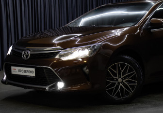 Подержанный автомобиль Toyota Camry Sedan 2017 года (22 фото)