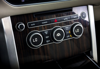 Подержанный автомобиль Land Rover Range Rover 2015 года (29 фото)