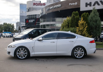 Подержанный автомобиль Jaguar XF Sedan 2014 года (6 фото)