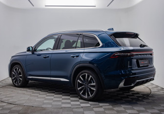 Подержанный автомобиль Geely Monjaro 2024 года (3 фото)