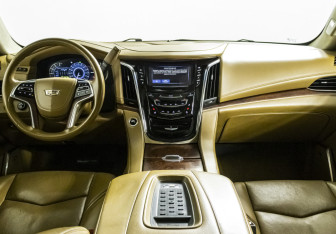 Подержанный автомобиль Cadillac Escalade Suv 2016 года (15 фото)