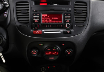 Подержанный автомобиль Kia Rio Sedan 2010 года (17 фото)