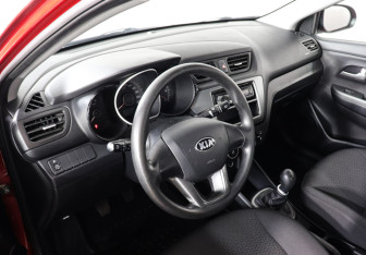 Подержанный автомобиль Kia Rio Sedan 2013 года (7 фото)