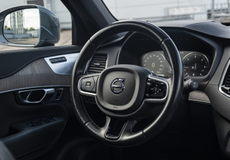 Подержанный автомобиль Volvo XC90 2019 года (11 фото)