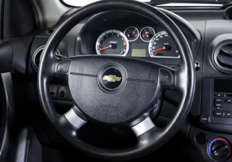 Подержанный автомобиль Chevrolet Aveo Hatchback 2010 года (13 фото)