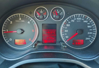 Подержанный автомобиль Audi A3 Hatchback 2004 года (13 фото)