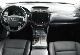 Подержанный автомобиль Toyota Camry Sedan 2013 года (6 фото)