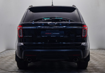 Подержанный автомобиль Ford Explorer 2013 года (4 фото)