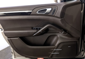 Подержанный автомобиль Porsche Cayenne 2014 года (19 фото)