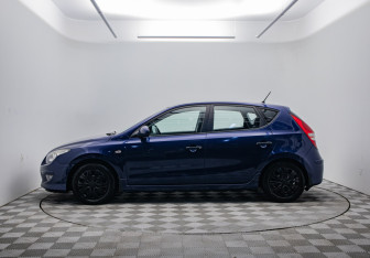 Подержанный автомобиль Hyundai i30 Hatchback 2010 года (8 фото)