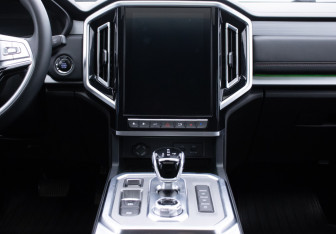 Подержанный автомобиль JAC T9 2025 года (12 фото)