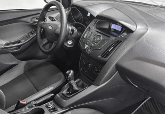 Подержанный автомобиль Ford Focus Hatchback 2011 года (11 фото)