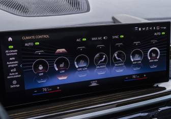 Подержанный автомобиль BMW X7 2022 года (19 фото)