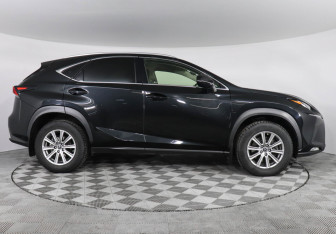 Подержанный автомобиль Lexus NX 2020 года (4 фото)