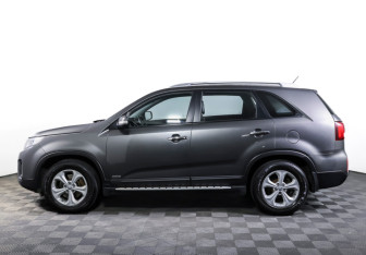 Подержанный автомобиль Kia Sorento 2013 года (8 фото)