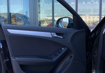 Подержанный автомобиль Audi A4 Sedan 2010 года (16 фото)